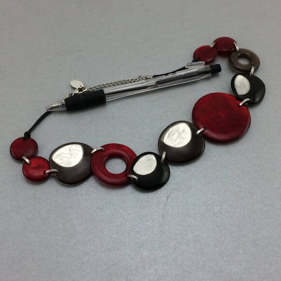 Caracol Lightweight Red Black Silver Plastic Rounds Circles Geometric Necklace - Picture 6 of 7